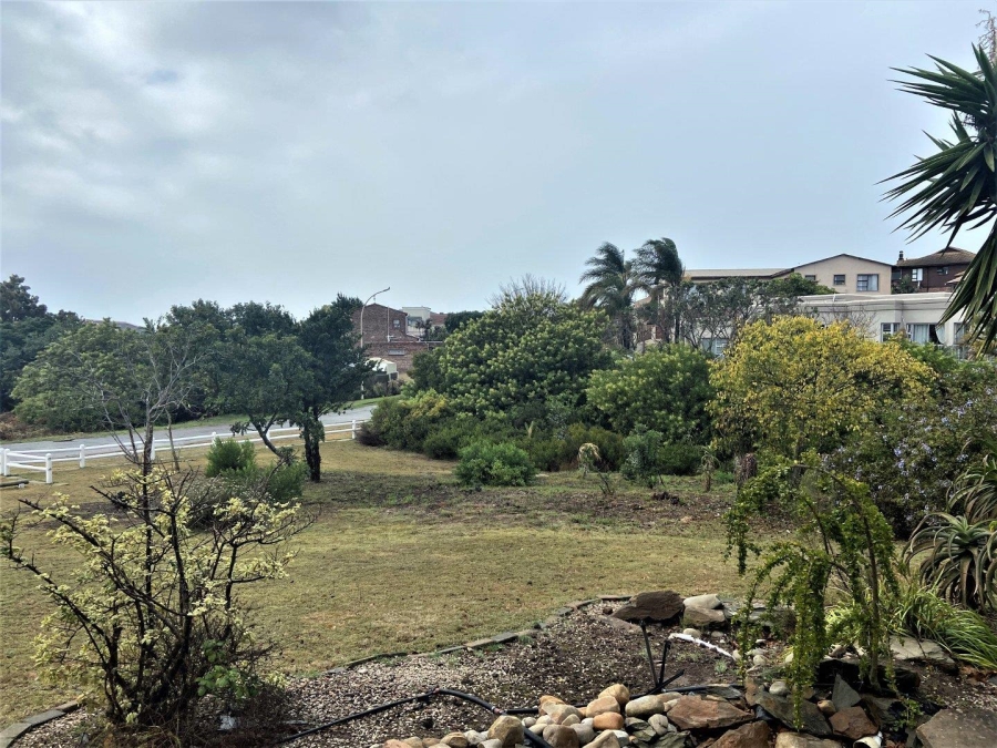 3 Bedroom Property for Sale in Wavecrest Eastern Cape